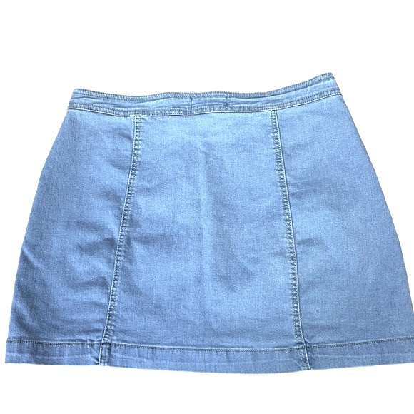 Super soft Boohoo Denim button down jean skirt - Picture 6 of 9